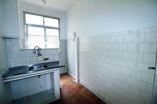 Cozinha de apartamento para alugar com 1 quarto, 45m² em Vigário Geral, Rio de Janeiro