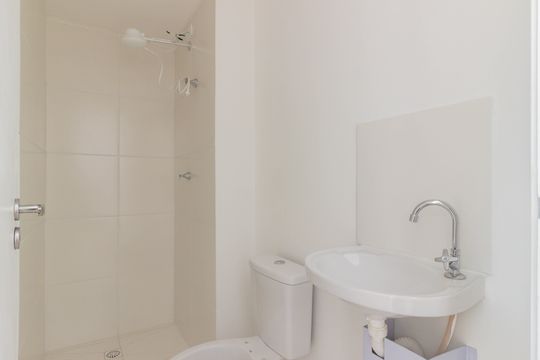 Banheiro de apartamento para alugar com 2 quartos, 34m² em Jardim Jaragua (sao Domingos), São Paulo