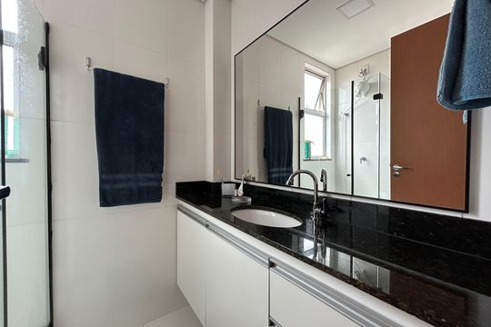 Banheiro da Suíte de apartamento para alugar com 3 quartos, 150m² em Serrano, Belo Horizonte