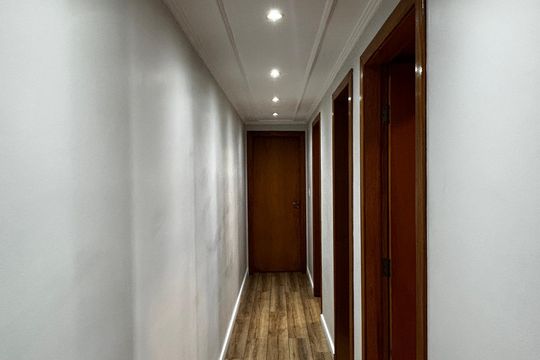 Corredor de apartamento à venda com 3 quartos, 76m² em Parque das Nações, Santo André