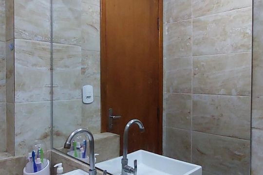 Banheiro de apartamento à venda com 2 quartos, 50m² em Jardim Sulacap, Rio de Janeiro