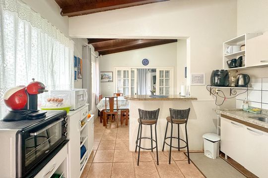 Cozinha de apartamento para alugar com 1 quarto, 40m² em Daniela, Florianópolis