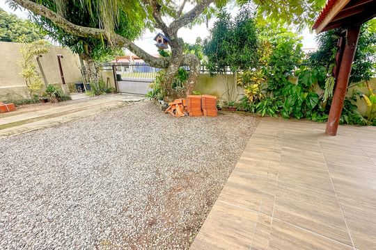 Garagem de apartamento para alugar com 1 quarto, 40m² em Daniela, Florianópolis