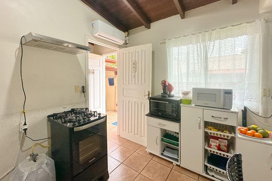 Cozinha de apartamento para alugar com 1 quarto, 40m² em Daniela, Florianópolis