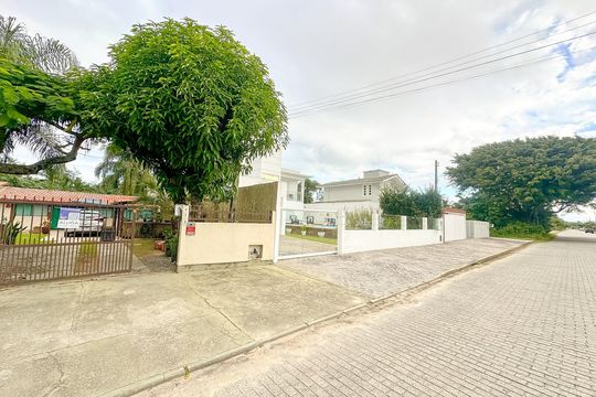 Vista da Rua de apartamento para alugar com 1 quarto, 40m² em Daniela, Florianópolis