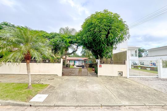 Fachada de apartamento para alugar com 1 quarto, 40m² em Daniela, Florianópolis