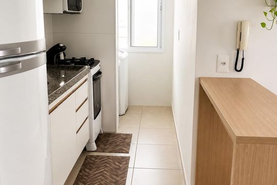 Cozinha de apartamento à venda com 2 quartos, 52m² em Jardim do Lago, Campinas