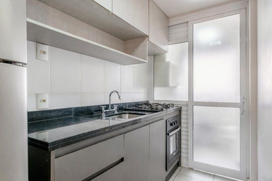 Cozinha de apartamento à venda com 2 quartos, 58m² em Jardim do Salso, Porto Alegre