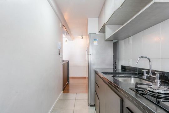 Cozinha de apartamento à venda com 2 quartos, 58m² em Jardim do Salso, Porto Alegre