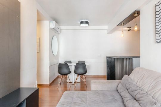 Sala de apartamento à venda com 2 quartos, 58m² em Jardim do Salso, Porto Alegre