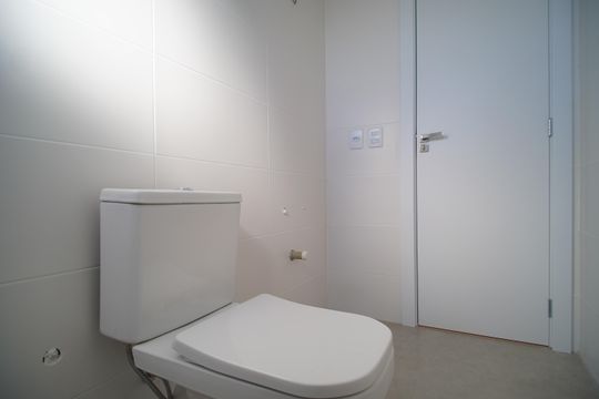 Banheiro da Suíte de apartamento à venda com 2 quartos, 75m² em Centro, São Leopoldo