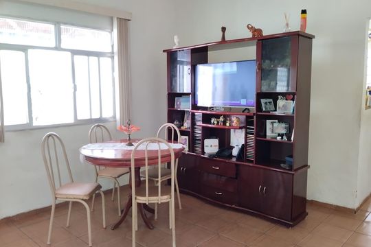 Sala de casa à venda com 2 quartos, 186m² em Realengo, Rio de Janeiro