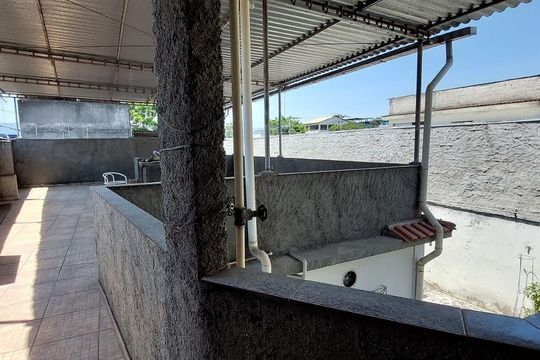 Área externa de casa à venda com 2 quartos, 186m² em Realengo, Rio de Janeiro