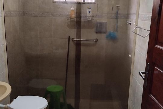 Banheiro de casa à venda com 2 quartos, 186m² em Realengo, Rio de Janeiro