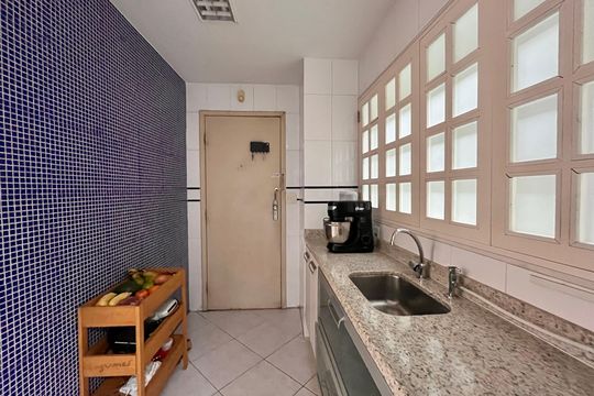 Cozinha auxiliar  de apartamento à venda com 3 quartos, 130m² em Copacabana, Rio de Janeiro