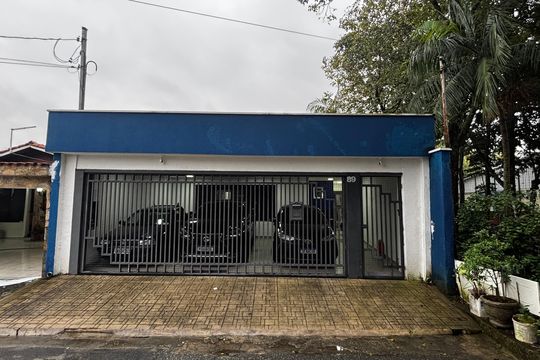 Fachada de casa à venda com 2 quartos, 240m² em Vila Sao Joao, Santo André