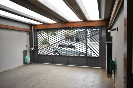 Garagem de casa à venda com 3 quartos, 150m² em Parque Imperial, São Paulo