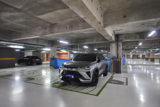 Garagem de apartamento à venda com 3 quartos, 186m² em Real Parque, São Paulo