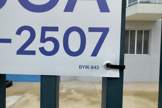 Código da placa BYIK-843 de apartamento para alugar com 3 quartos, 67m² em Jardim Jacy, Guarulhos