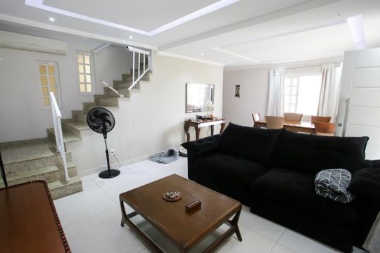 Sala de casa para alugar com 3 quartos, 120m² em Freguesia (jacarepaguá), Rio de Janeiro