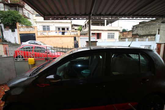 Garagem de casa para alugar com 2 quartos, 95m² em Cordovil, Rio de Janeiro
