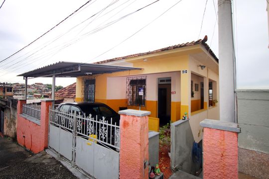 Fachada da casa de casa para alugar com 2 quartos, 95m² em Cordovil, Rio de Janeiro