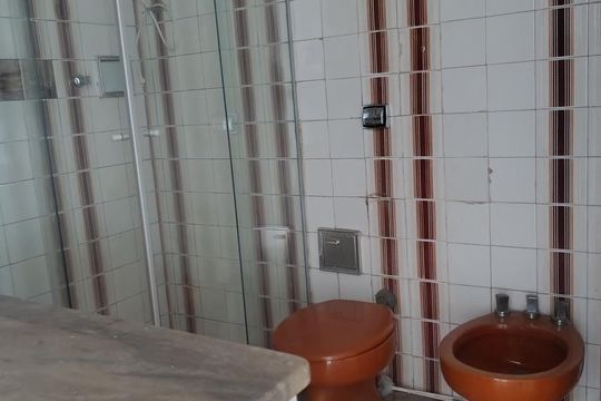 Banheiro de apartamento à venda com 2 quartos, 80m² em Barro Preto, Belo Horizonte