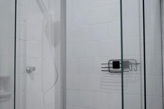 Banheiro de apartamento para alugar com 2 quartos, 77m² em Pinheiros, São Paulo