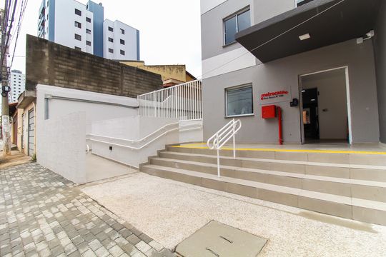 Fachada + Placa de kitnet/studio para alugar com 1 quarto, 20m² em Itaquera, São Paulo