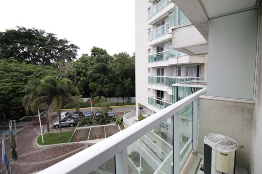 Varanda da Suíte 2 de apartamento para alugar com 2 quartos, 67m² em Camorim, Rio de Janeiro