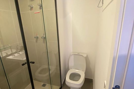Banheiro de kitnet/studio à venda com 1 quarto, 22m² em Santo Amaro, São Paulo