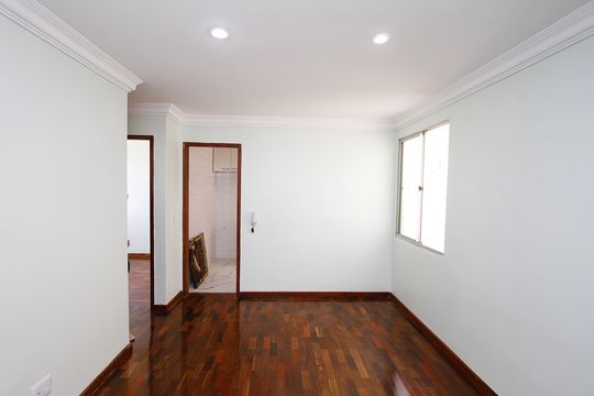 Sala de apartamento à venda com 2 quartos, 65m² em João Pinheiro, Belo Horizonte