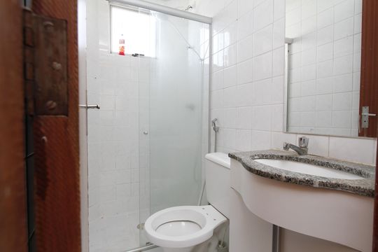 Banheiro Social de apartamento à venda com 2 quartos, 65m² em João Pinheiro, Belo Horizonte