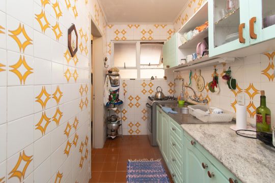 Cozinha de apartamento à venda com 2 quartos, 61m² em Santana, Porto Alegre