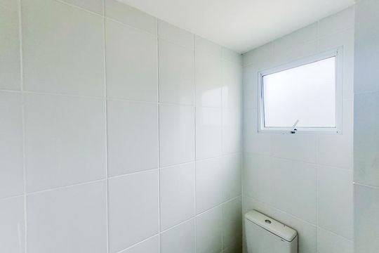 Banheiro de apartamento para alugar com 2 quartos, 48m² em Jardim Jacy, Guarulhos