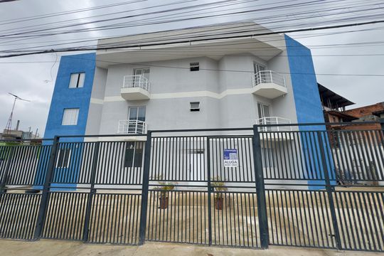Placa instalada na fachada do imovel de apartamento para alugar com 3 quartos, 66m² em Jardim Jacy, Guarulhos