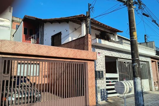Fachada de casa à venda com 3 quartos, 150m² em Parque Terra Nova II, São Bernardo do Campo