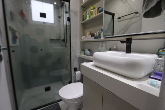 Banheiro de apartamento à venda com 2 quartos, 50m² em Vila Antonieta, São Paulo