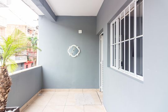 Sacada de casa para alugar com 1 quarto, 36m² em Iapi, Osasco
