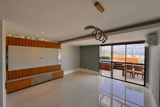 Sala de apartamento à venda com 2 quartos, 160m² em Recreio dos Bandeirantes, Rio de Janeiro