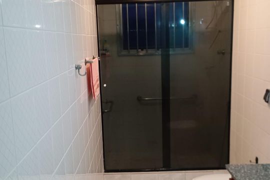 Banheiro de apartamento para alugar com 2 quartos, 120m² em Campo Grande, Santos