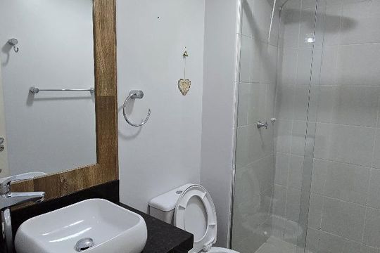 Banheiro de apartamento à venda com 3 quartos, 89m² em Santo Antônio, Porto Alegre
