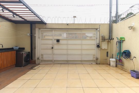 Garagem de casa à venda com 2 quartos, 70m² em Jardim Helena, São Paulo