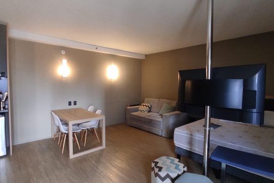 Sala de apartamento à venda com 1 quarto, 42m² em Alphaville, Barueri