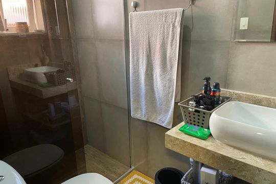 Banheiro de casa à venda com 3 quartos, 250m² em Jardim Lar Sao Paulo, São Paulo