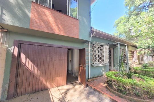 Fachada de casa à venda com 3 quartos, 130m² em Jardim Botânico, Porto Alegre