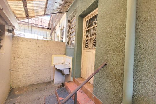 Área externa de casa à venda com 3 quartos, 130m² em Jardim Botânico, Porto Alegre
