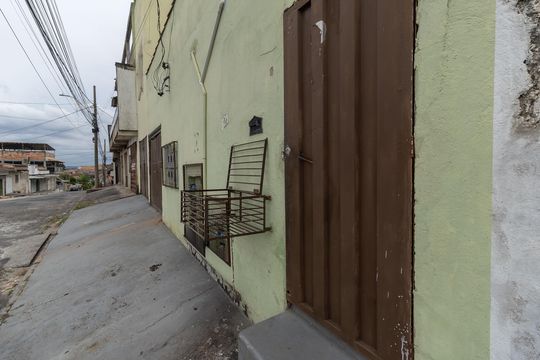 Fachada de casa para alugar com 1 quarto, 40m² em Mantiqueira, Belo Horizonte