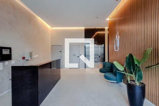 Hall de entrada de kitnet/studio à venda com 1 quarto, 27m² em Jardim Aurelia, São Paulo