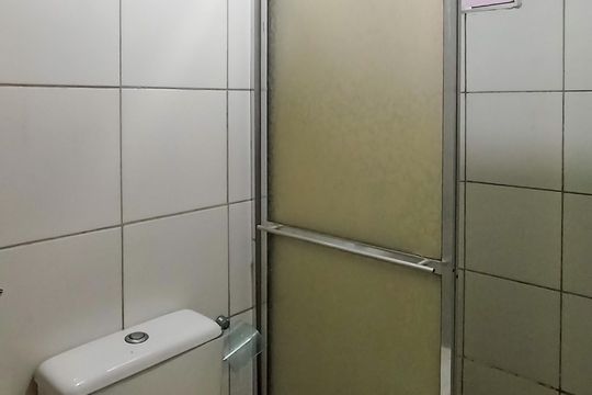 Banheiro  de apartamento para alugar com 2 quartos, 43m² em São José, Porto Alegre